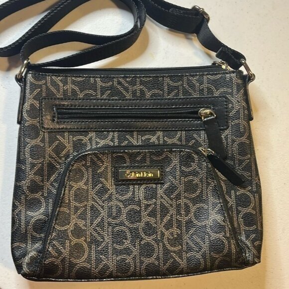 NWOT Calvin Klein shoulder bag. - Picture 1 of 3